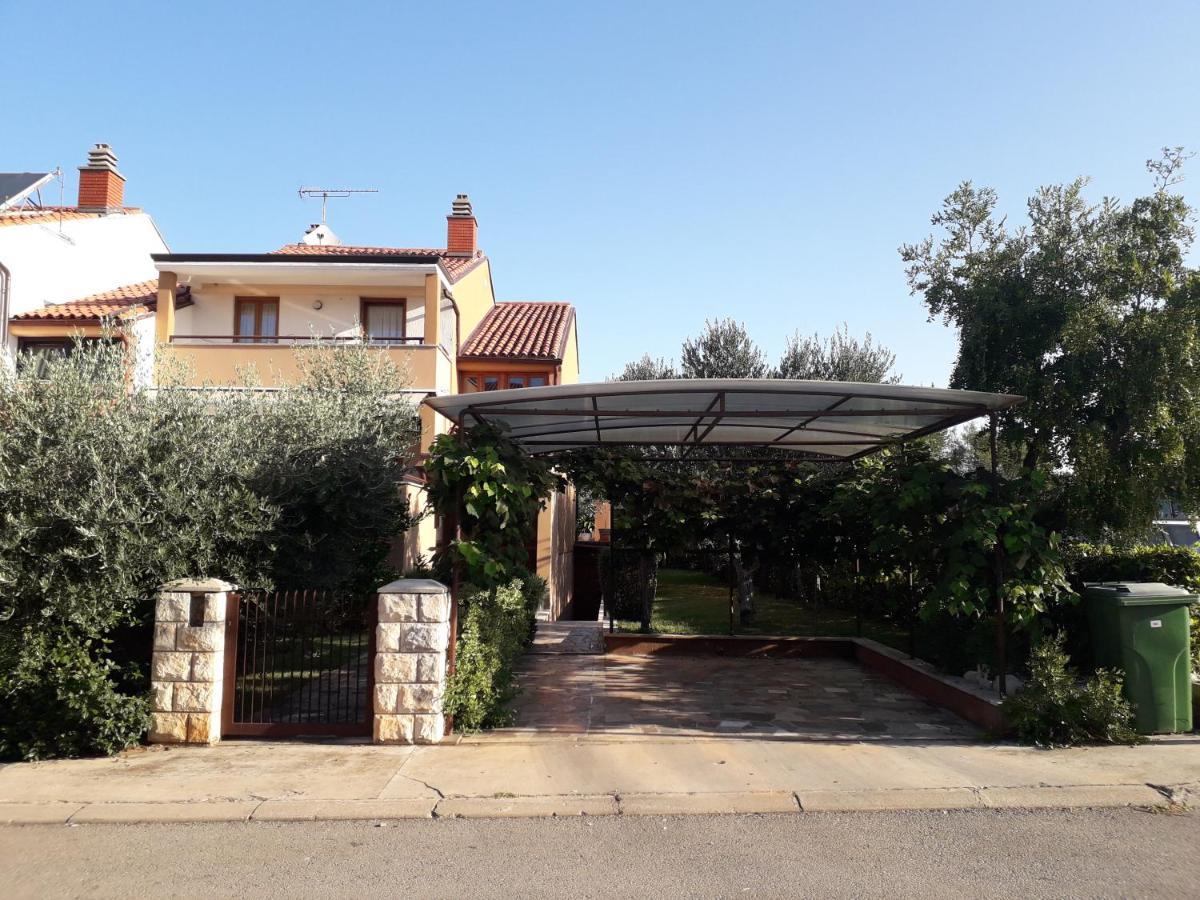 Ferienwohnung Blue Deer Umag Exterior foto